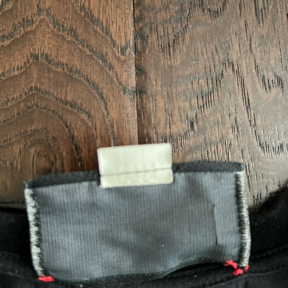 Gucci Black Tee with Colorful Logo (Tokyo) - Picture 5 of 6
